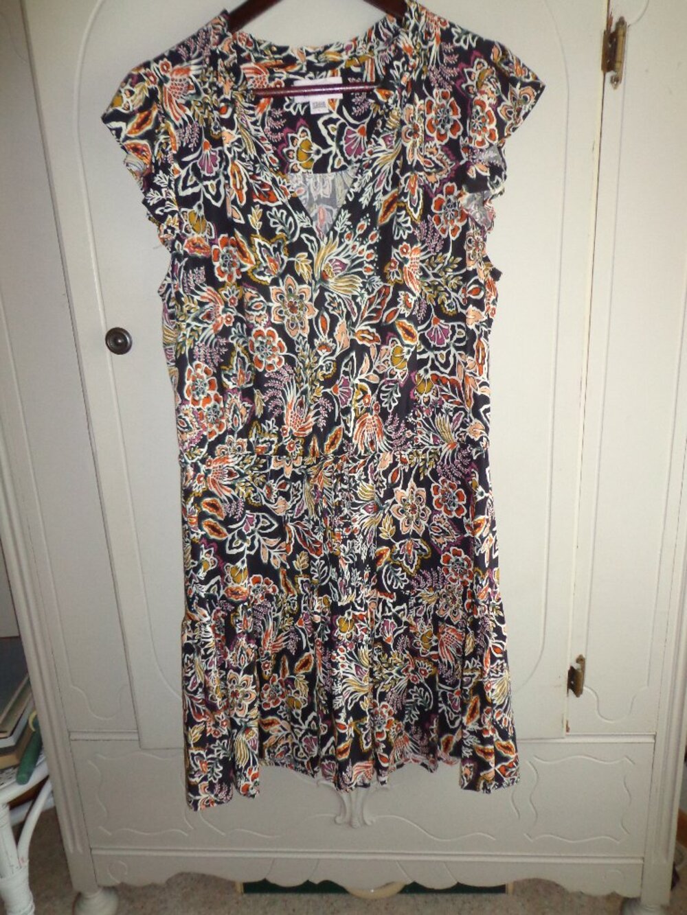NWOT Velvet by Graham & Spencer Dress L Floral Black Multi Ruffled Cap Sleeves